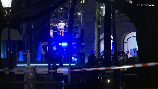 بالفيديو: شرطة أمستردام تدهس مسلحا احتجز رهائن في متجر لعدة ساعات