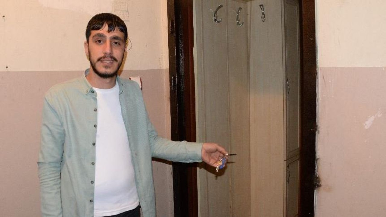 Hırsızlar girdikleri dairede bir sey bulamayınca kapıyı çaldılar