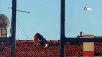 Çatıda tehlikeli yoga keyfi kamerada