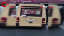 Yürekleri ağza getiren görüntü: Yurttaşlar minibüsün kapısından sarkarak yolculuk yaptı