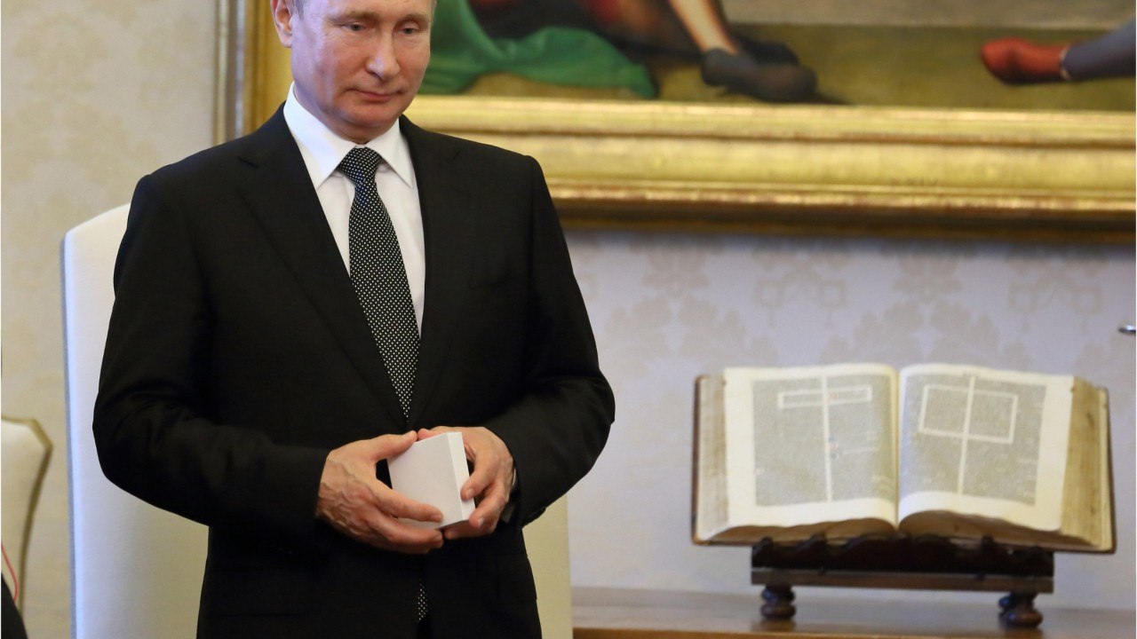 FEMME ACTUELLE - Vladimir Poutine : d'où vient son immense fortune ?
