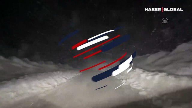 Yedisu-Erzincan kara yolunda kar ve tipi sürücülere zor anlar yaşattı