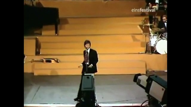 ROCK MEDLEY by Cliff Richard The Girl Can't Help It/Great Balls Of Fire/Lucille/Jailhouse Rock/Good Old Rock 'n' Roll/Rock And Roll Music/Do You Want To Dance [ Cliff In Berlin TV Performance]