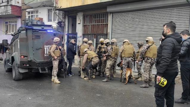 Şişli'de korku dolu anlar! Karısını silahla rehin alan adam, vurularak etkisiz hale getirildi