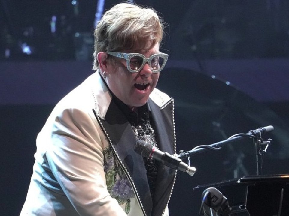 Drama in den Lüften: Elton John erlebt Horrorflug