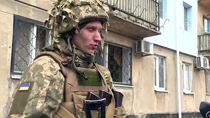 Ukraynalı asker röportaj verirken bomba patladı!