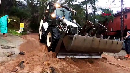 Marmaris'te aşırı yağışlar hayatı olumsuz etkiledi