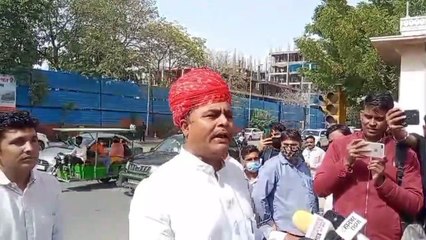 निराश कांग्रेस विधायक ने विधानसभा पर छोड़े जूते