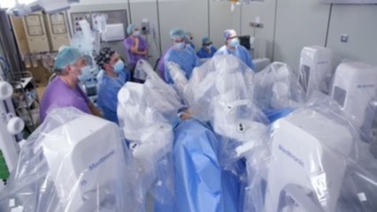 Primera cirugía en España con un nuevo robot quirúrgico de última generación