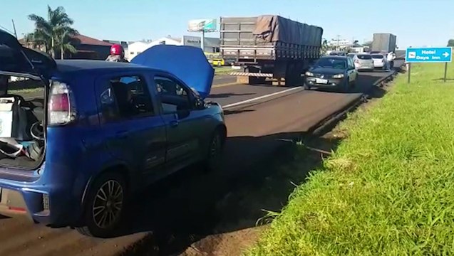 Colisão traseira gera congestionamento na rodovia BR-277, em Cascavel