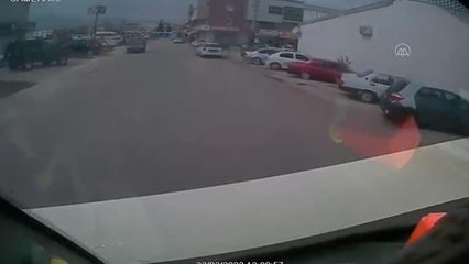 Otobüsle çarpışan elektrikli bisikletteki 2 kişi yaralandı