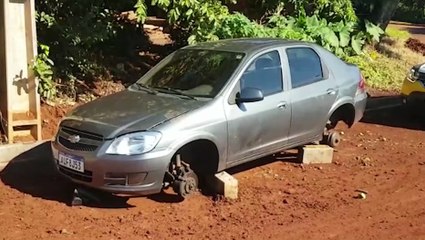 Carro com registro de furto é encontrado depenado no Bairro Tarumã