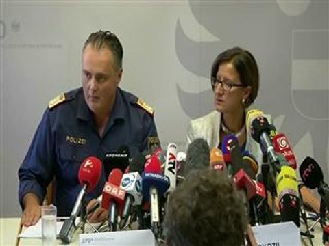 Austrian police: 71 refugees dead in truck