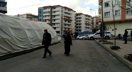 Çocuklarına kavuşan Doğan çifti, sevinçlerini evlat nöbetindeki ailelerle paylaştı