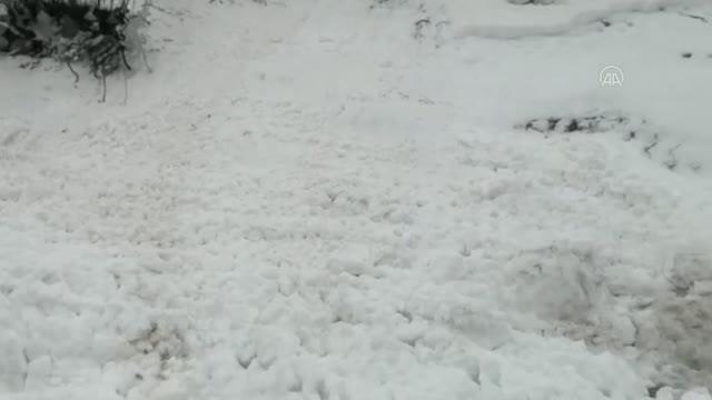 Karlıova-Yedisu kara yolu çığ nedeniyle kapandı