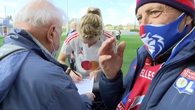 Comme promis, Ada Hegerberg signe les mots d'absence des supporters de l'OL Féminin