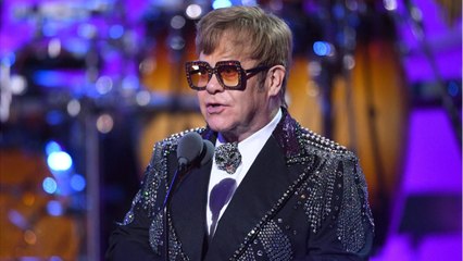 GALA VIDÉO - Elton John « secoué " : sa grosse frayeur en plein vol