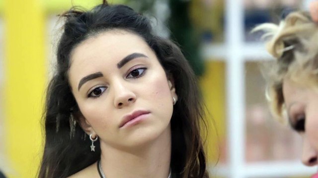 “Stupida, hai rotto i co…”. GF Vip, strana notte per Lulù e Jessica. Gli altri senza parole