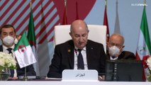 بين السخرية والتهكم... نوم وزير الخارجية الجزائري في الدوحة يصنع الحدث على مواقع التواصل