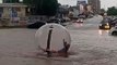 O vídeo em que o empresário Wellington Vaz aparece dentro de um bolha aquática foi gravado na esquina da rua 5 com a rua 6, em Vicente Pires