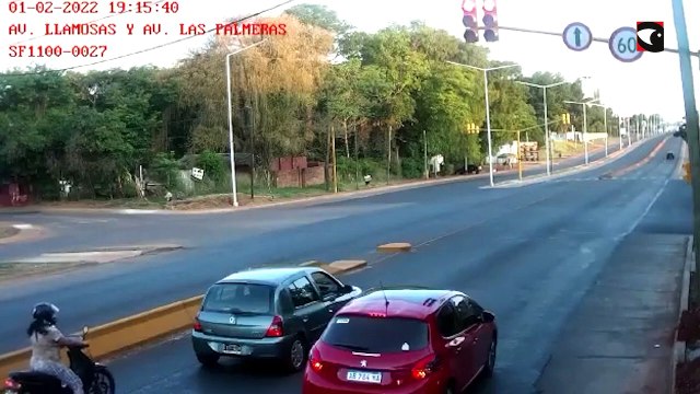 Conductor atropelló a una motocilista y huyó del lugar