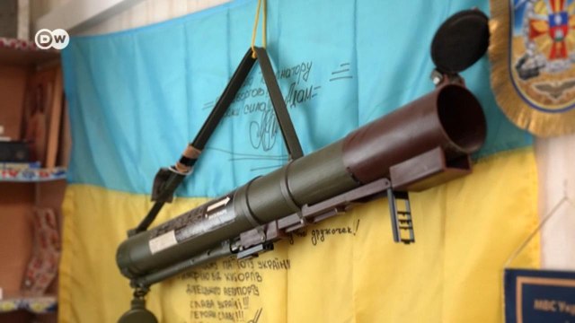 В армию или за границу: молодые украинцы оказались перед выбором из-за событий в Донбассе