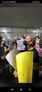 “A favor das focinheiras”: Alunos de escola pública protestam após professor debochar do uso de máscaras