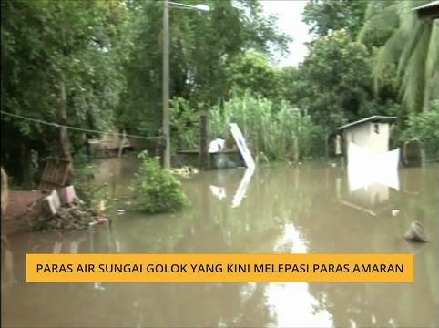 Paras air Sungai Golok yang kini melepasi paras amaran