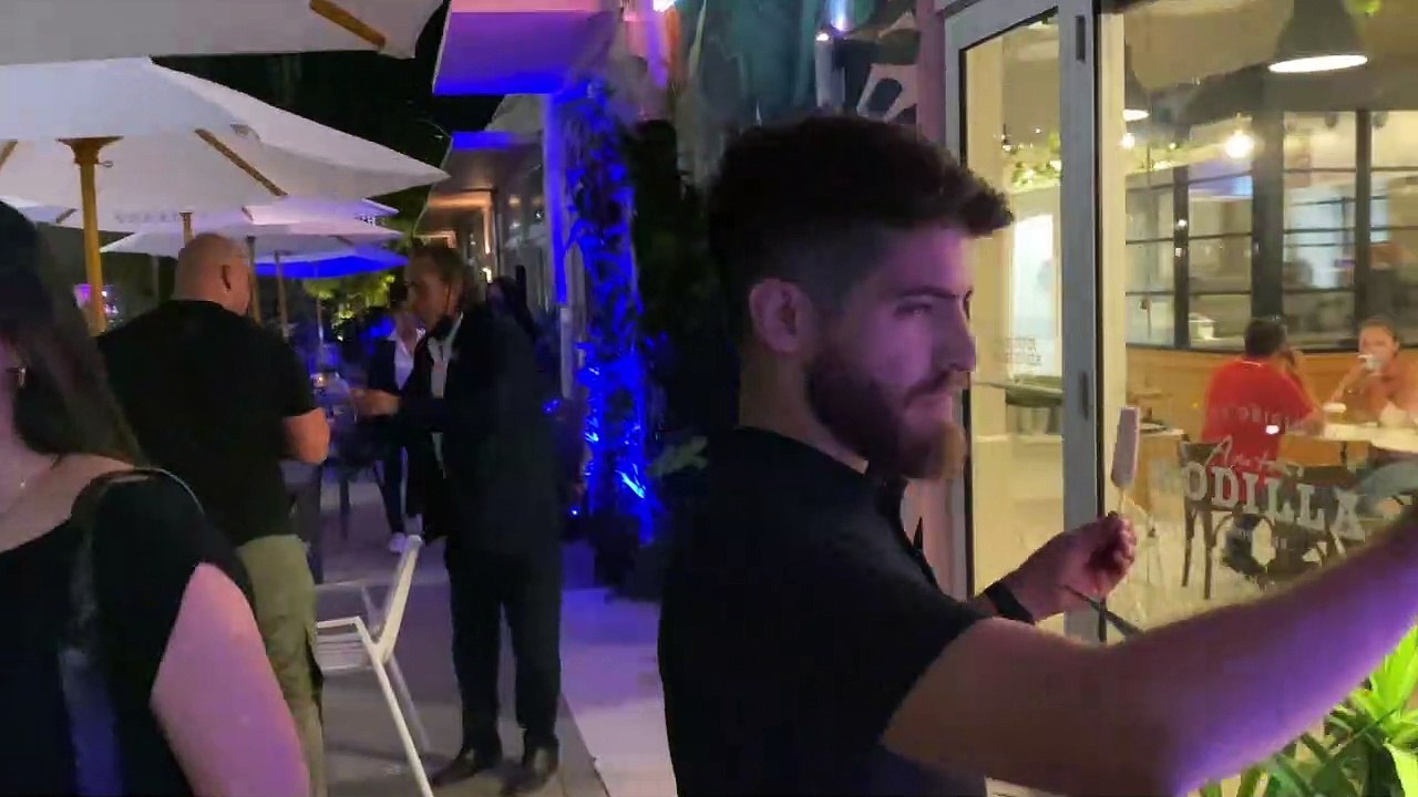 Abren en Miami peculiar "ventanita" con café, ron y tapas