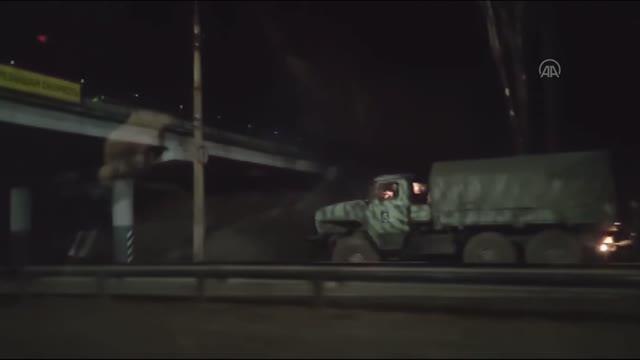 AA, Donbas bölgesinin Rusya yanlısı ayrılıkçıların kontrolündeki bölümünde, Rus ordusuna ait askeri araçları görüntüledi