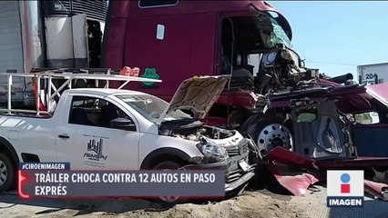 Tráiler choca contra 12 autos en paso exprés