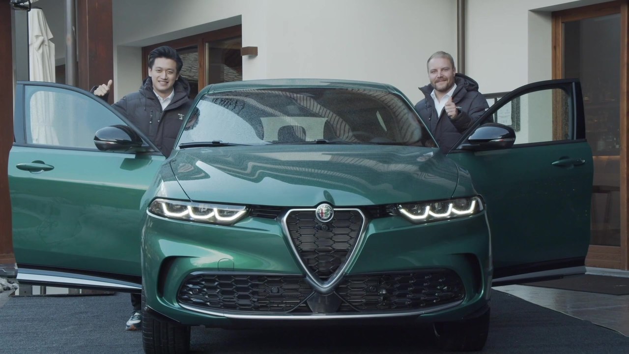 Der Alfa Romeo Tonale geht mit den Formel-1-Fahrern Valtteri Bottas und Zhou Guanyu auf die Piste