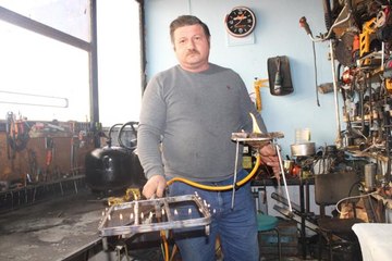 Ordulu motor tamircisi, bir çay bardağı benzinle 5 saat yanan gaz üretti