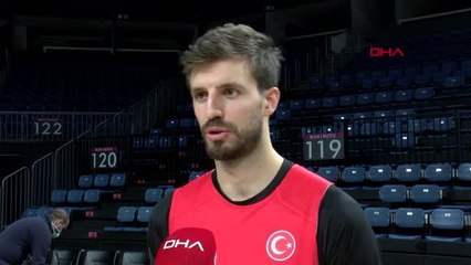 Son dakika haberi: SPOR Doğuş Özdemiroğlu: Sakin kalıp cesur oynarsak maçı kazanacağımızı düşünüyorum