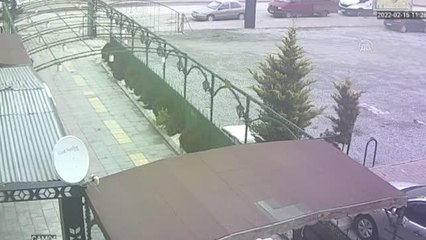 Bebek arabalı kadının cep telefonunu kapkaçla çalan zanlı yakalandı