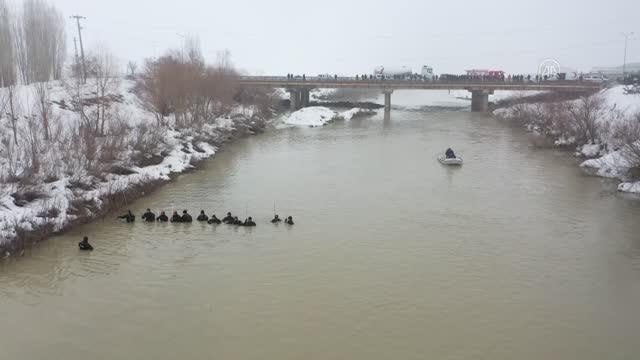 Karasu Nehri'ne düşen lise öğrencisini arama çalışması devam ediyor
