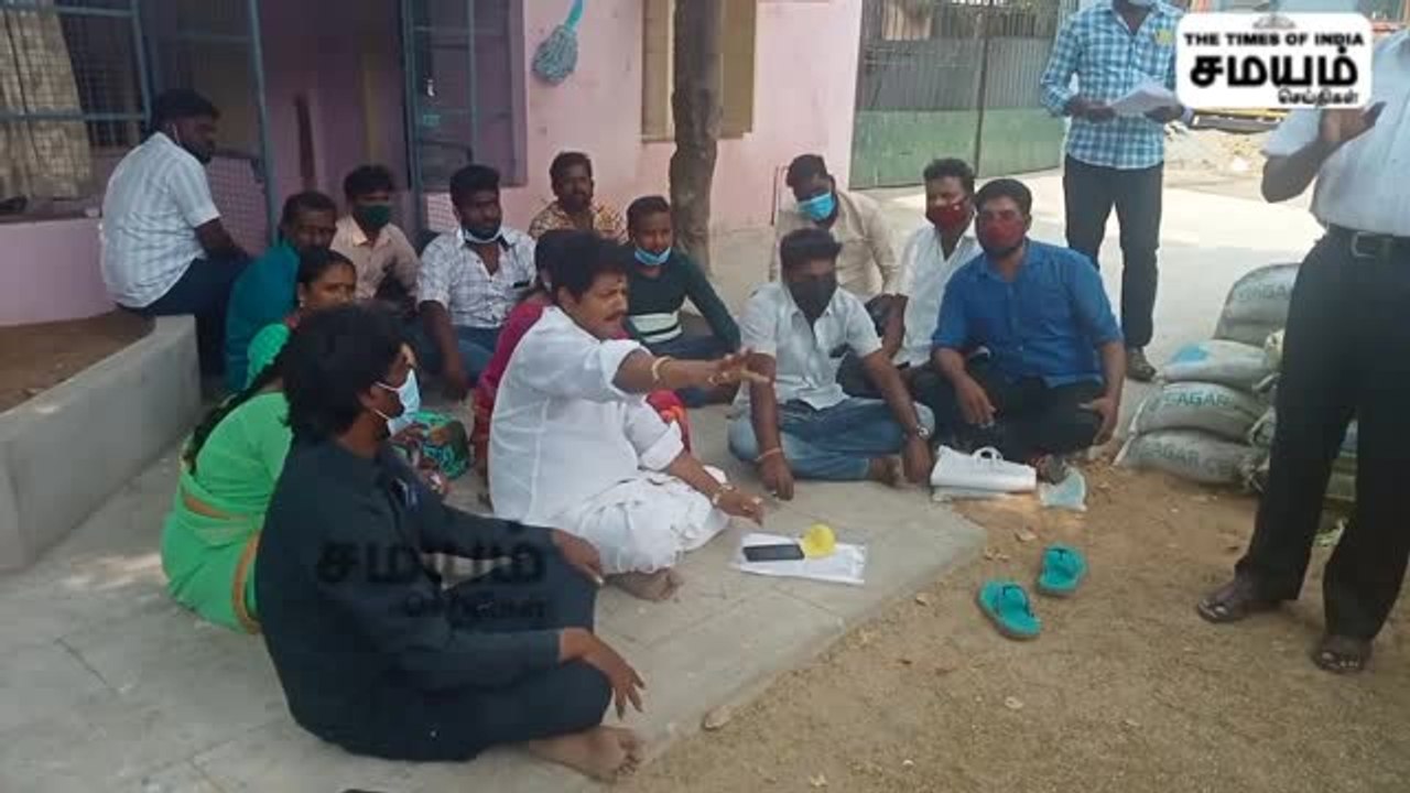 ஏரி ஒப்படைக்க கோரி ஊராட்சி மன்ற தலைவர் தர்ணா போராட்டம்!