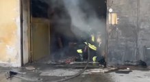 Casoria (NA) - Incendio in un'azienda di autoricambi (24.02.22)