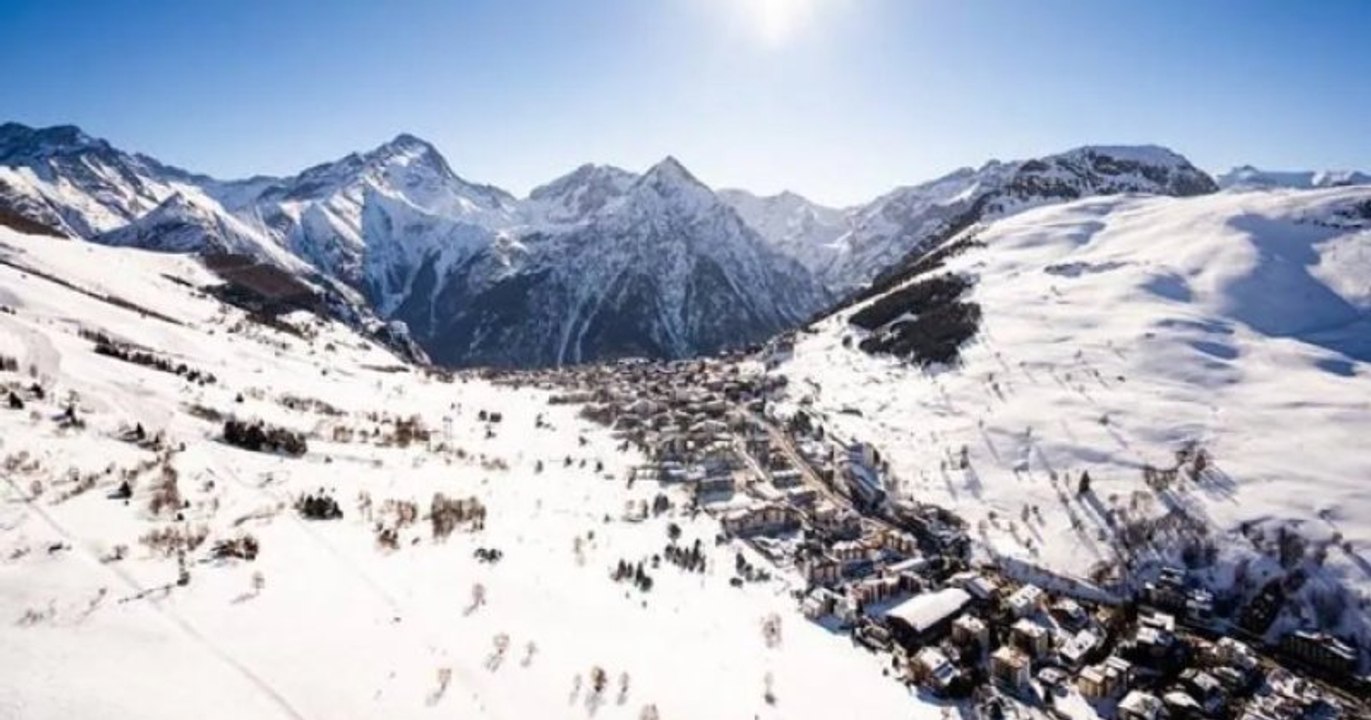 Nés entre 22h et 23h le 22/02/2022, ces jumeaux ont gagné un forfait de 22 ans de ski à la station des 2 Alpes