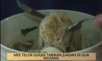 AWANI - Kelantan: Mee Telor Gogek tarikan juadah di Gua Musang