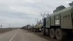 شاهد: معدات عسكرية ثقيلة تتأهب لدخول أوكرانبا عبر معبر حدودي في شبه جزيرة القرم