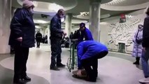 Ukrayna’da halk metro istasyonuna sığındı