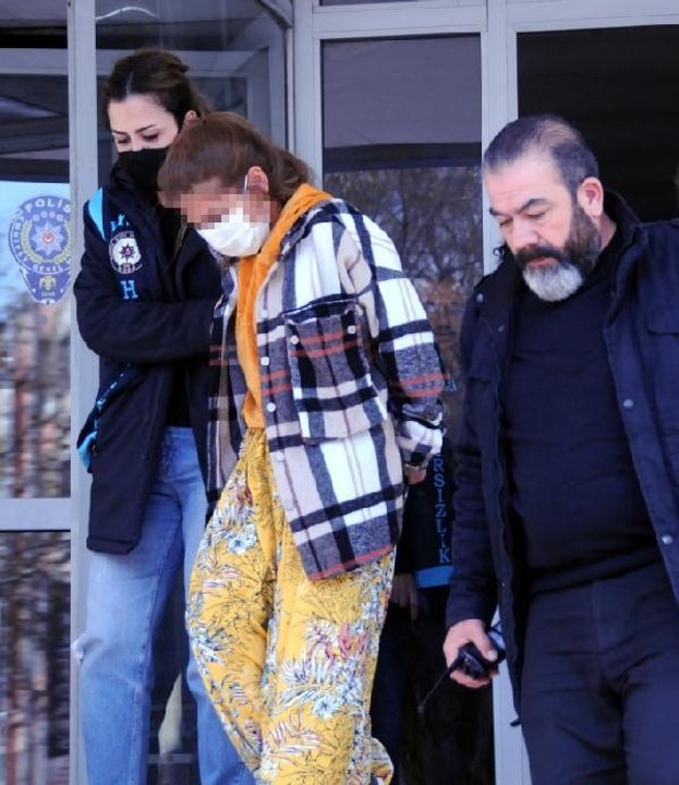 70 BİN TL'LİK ZİYNET EŞYASI ÇALAN 3 KADIN YAKALANDI