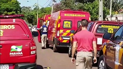 Homem que mantinha esposa refém em residência é detido e precisa ser socorrido em maca; Faca é apreendida