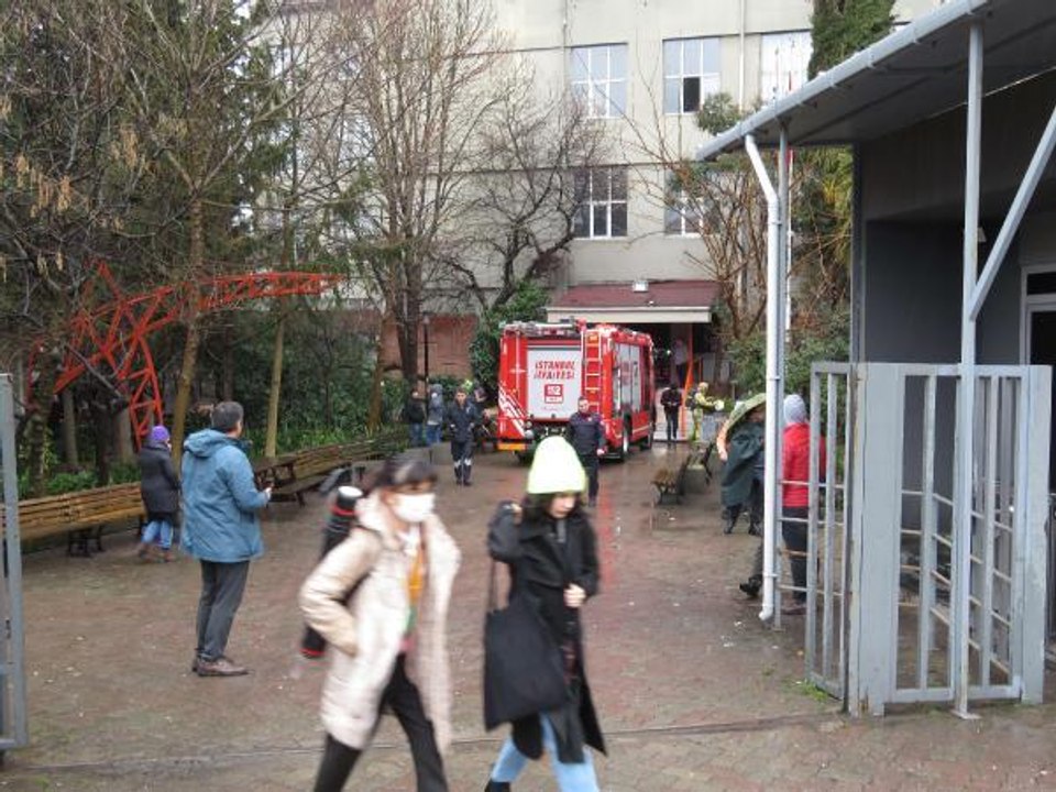 Son dakika haber! MARMARA ÜNİVERSİTESİ GÜZEL SANATLAR FAKÜLTESİ'NDE YANGIN