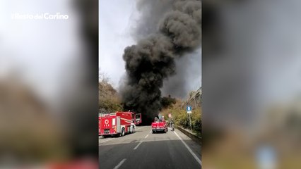 Incendio: bus a fuoco in galleria a Carpineti