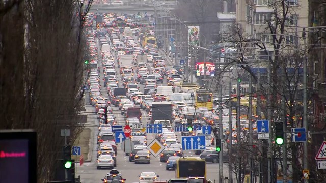 Ukraine: Sirenen und Explosionen - Menschen fliehen aus Hauptstadt Kiew