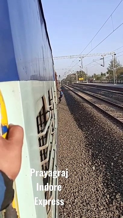February 24, 2022 Prayagraj Indore Express Crossing Ajnod