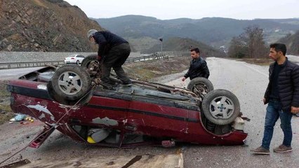 Hastane yolunda kontrolden çıkan araç takla attıı: 2 yaralı