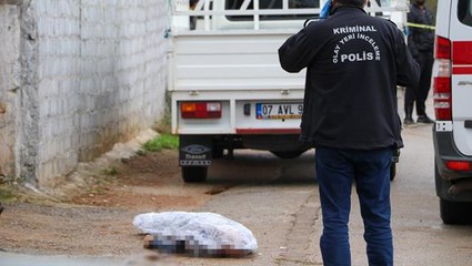 İki ailenin fertleri arasındaki kavga kanlı bitti! Baba hayatını kaybederken, oğlu yaralandı